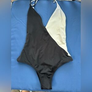 Victoria's Secret Black and White Swimwear Size Small
